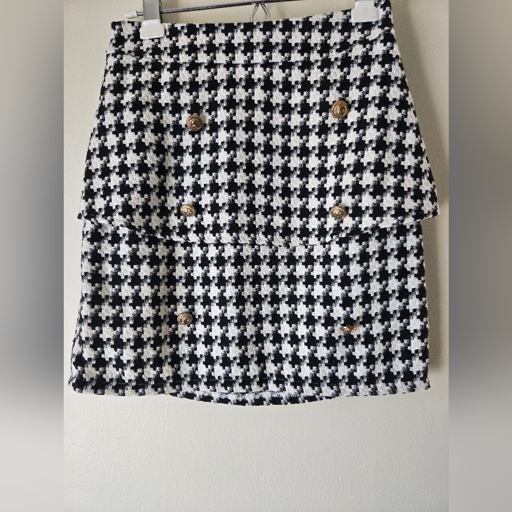 Vintage 1980s black and white houndstooth woven peplum skirt, lion buttons
